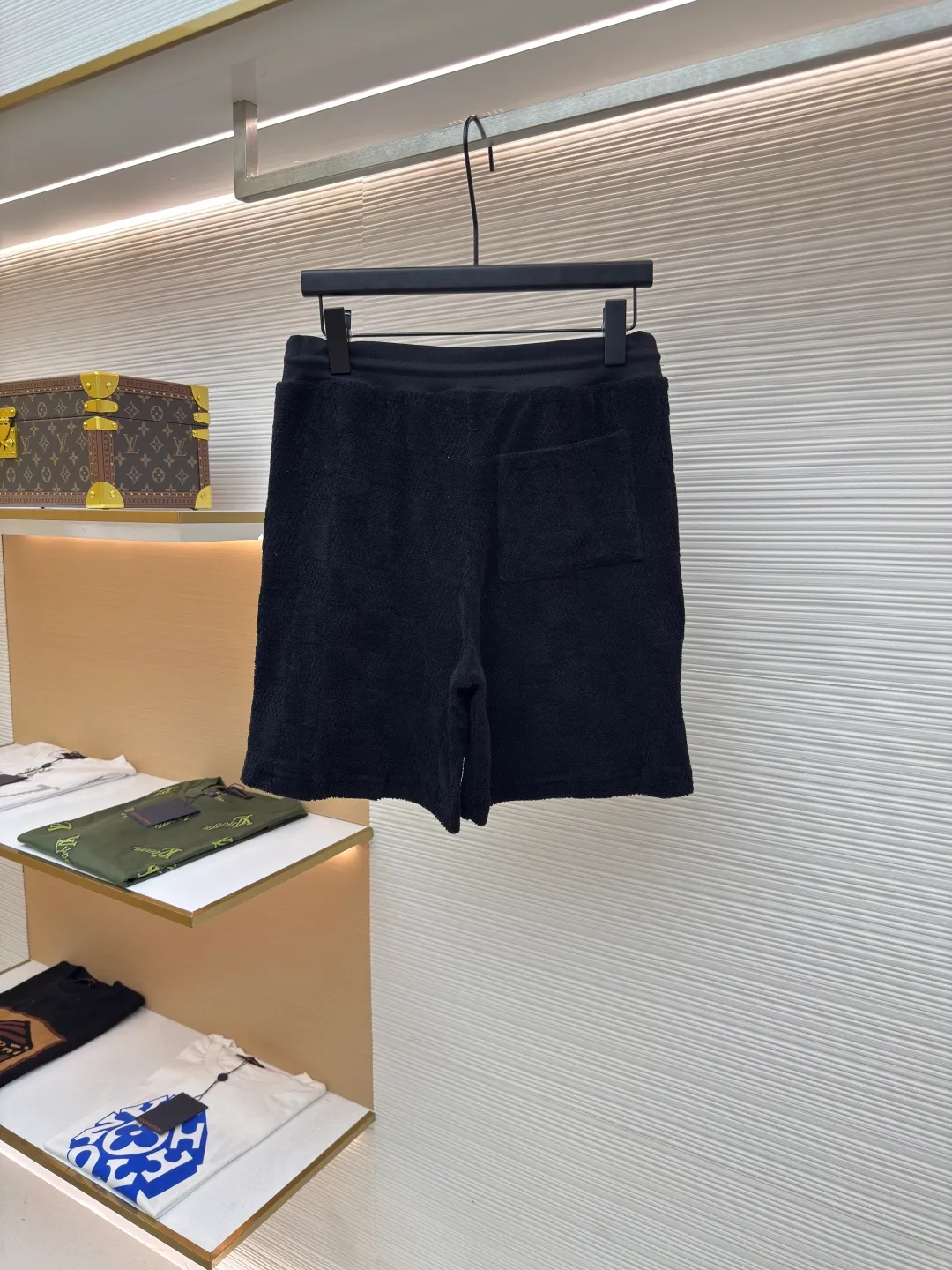 LOUIS VUITTON checkerboard cotton terry embroidered shorts ●Authentic product: 8700 purchase and development ●Item number: 1680612-A45 ●Material: terry fabric ●Technology: embroidery production ●Version: fitted version ●Weight: about 260 grams ●Size: uitton Deosee logo embroidered on front. The overall wiring is straight and delicate, the fabric is comfortable and soft, and the color is consistent without color difference. It can be matched with the same style to create a fashionable look and control various occasions. Customized accessories, complete with three standards, same style for men and women!